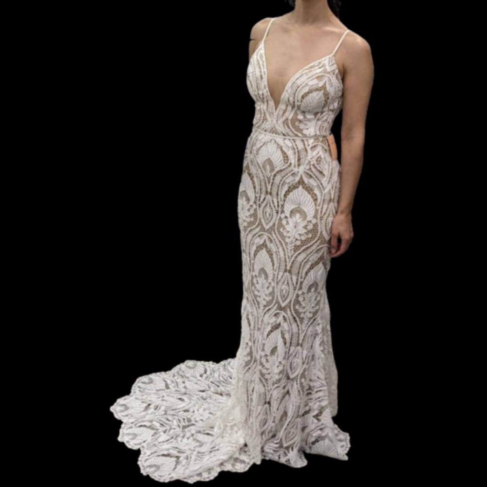 Exquisite Cream Lace Bridal Gown